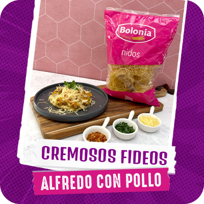 Cremosos Fideos Alfredo con Pollo