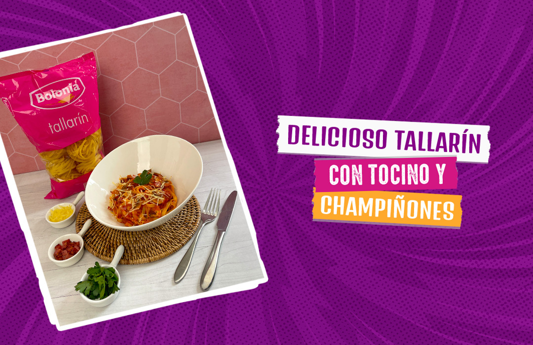 Delicioso tallarín con tocino y champiñones