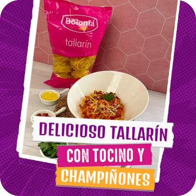 Delicioso tallarín con tocino y champiñones
