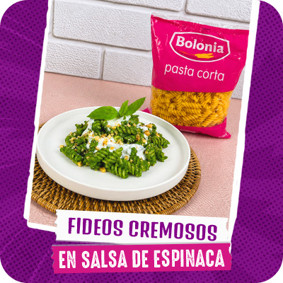 Fideos cremosos en salsa de espinaca